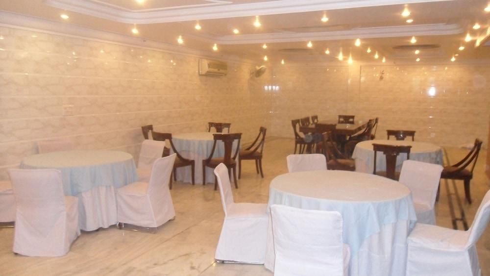 Hotel Singh International Deli Exterior foto