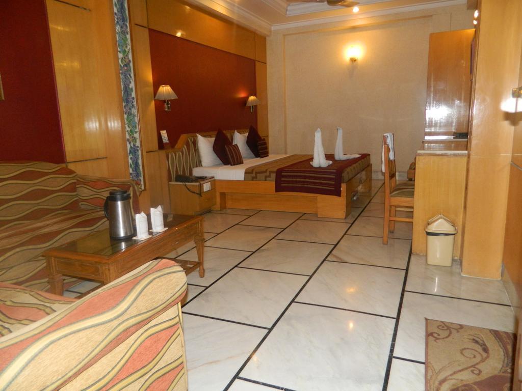 Hotel Singh International Deli Exterior foto