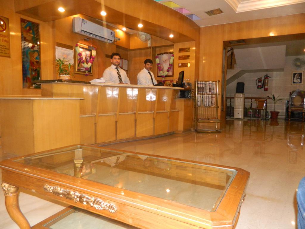 Hotel Singh International Deli Exterior foto