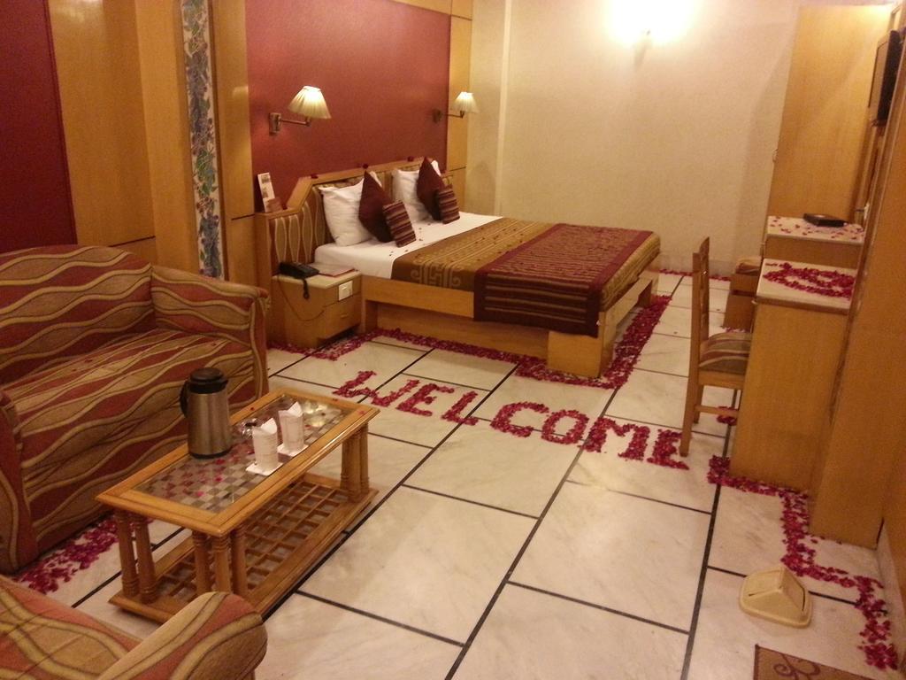 Hotel Singh International Deli Exterior foto